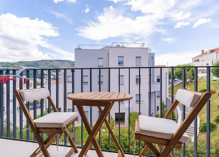 Marcus Mai - Two Bedroom With Balcony Lägenhet