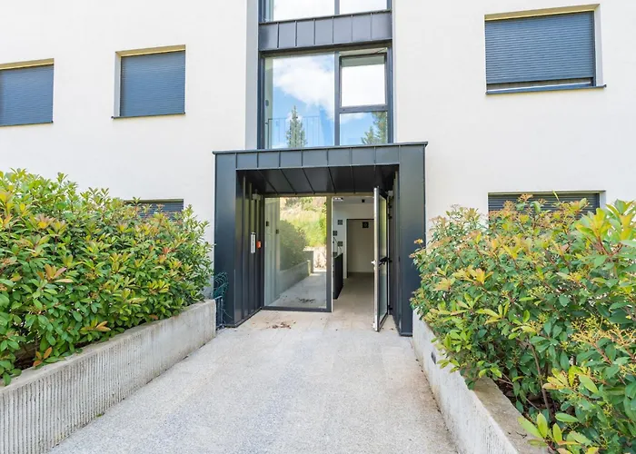 Marcus Mai - Two Bedroom With Balcony