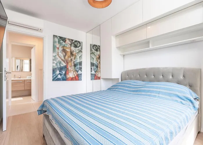 Marcus Mai - Two Bedroom With Balcony Lägenhet