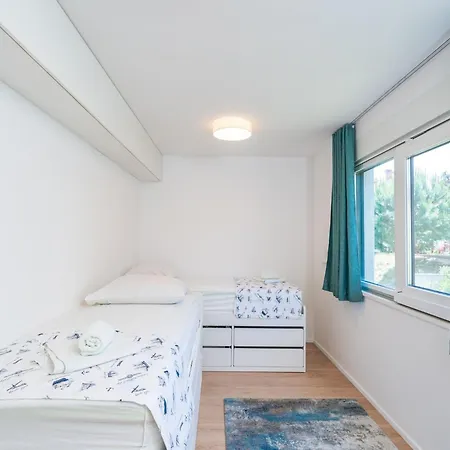 Marcus Mai - Two Bedroom With Balcony *