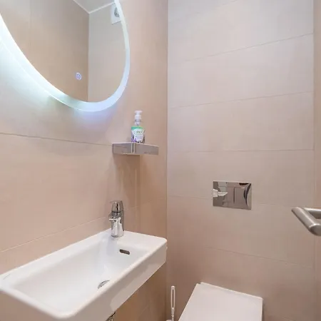 Marcus Mai - Two Bedroom With Balcony Apartment *