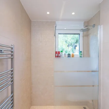 Marcus Mai - Two Bedroom With Balcony Apartment *