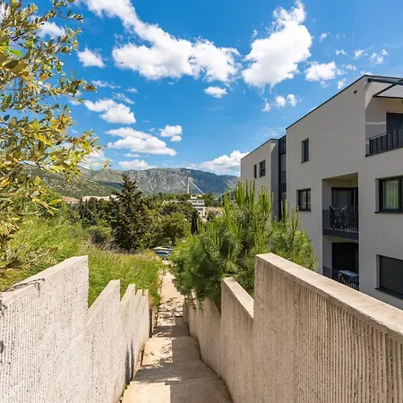 Marcus Mai - Two Bedroom With Balcony * دوبروفينك
