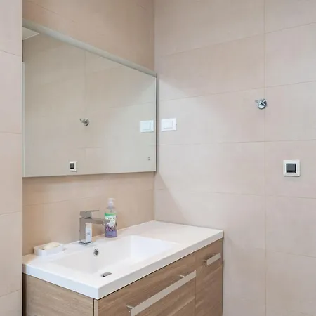 Marcus Mai - Two Bedroom With Balcony Ragusa