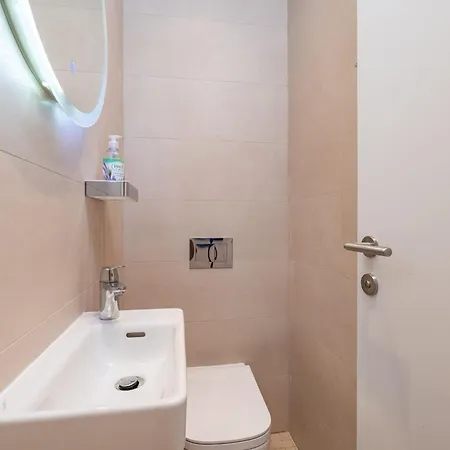 Marcus Mai - Two Bedroom With Balcony Ragusa