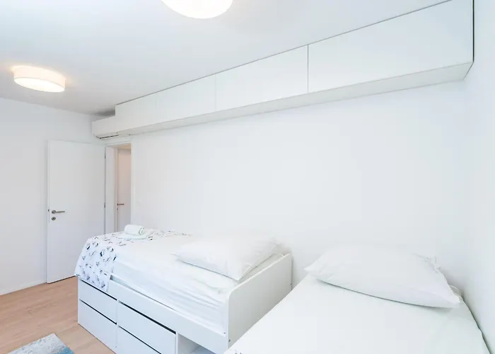 Marcus Mai - Two Bedroom With Balcony *