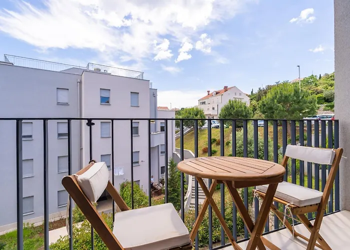 Marcus Mai - Two Bedroom With Balcony *