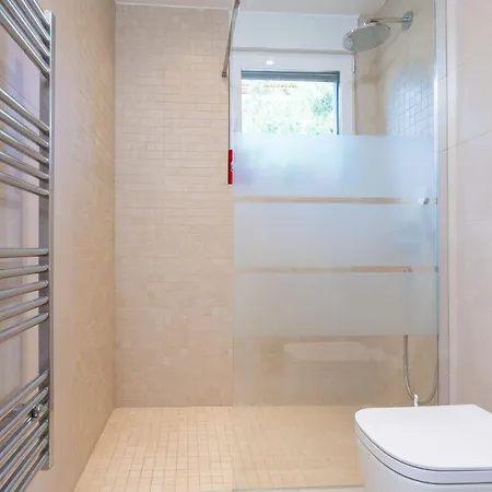 Marcus Mai - Two Bedroom With Balcony *