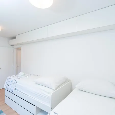 Marcus Mai - Two Bedroom With Balcony *